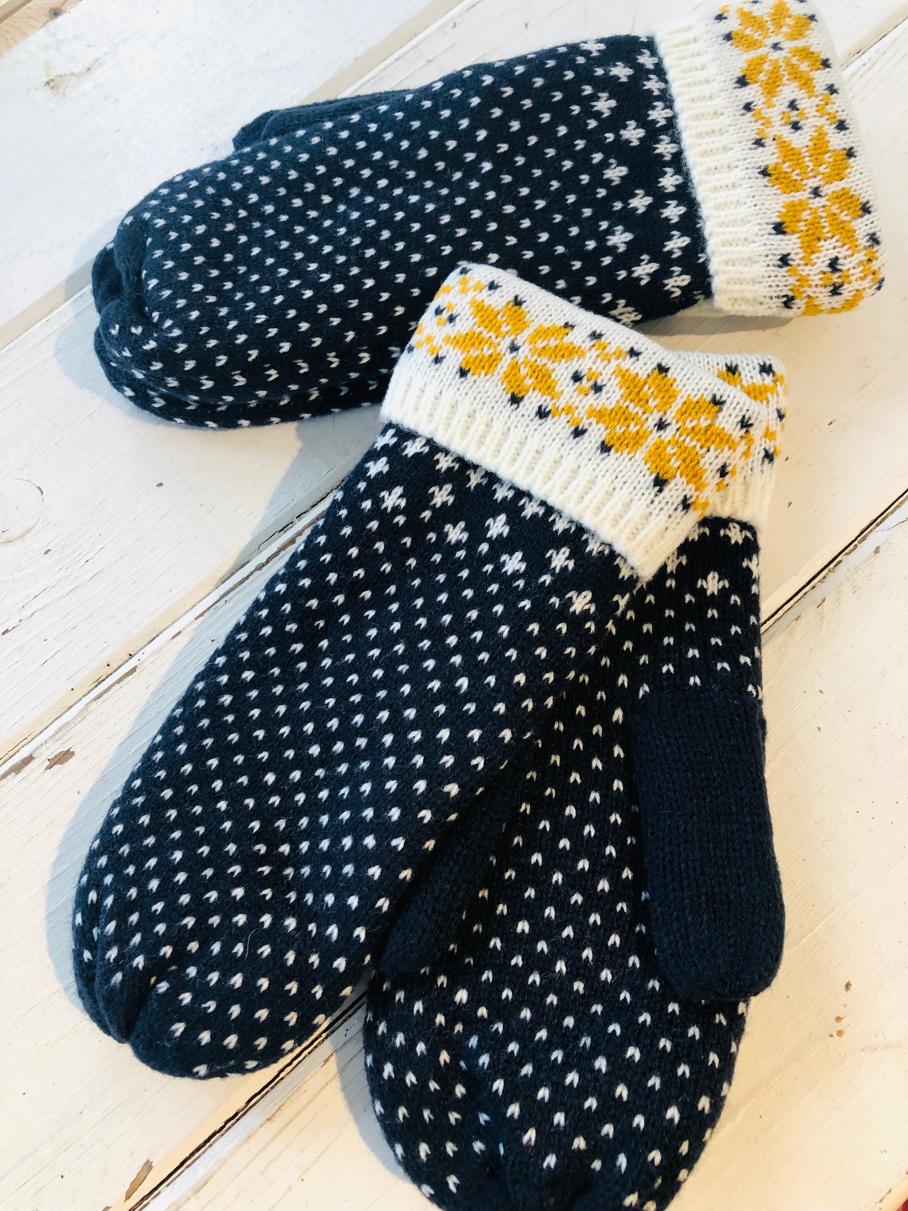 Snowflake Fleece Lined Mitten