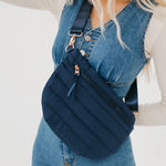 The JOILE Quilted Bag -navy